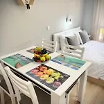 Sea Breeze With Balcony In Appartamento