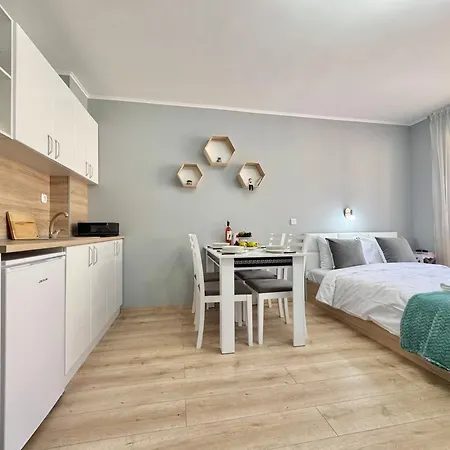 Sea Breeze With Balcony In Sveti Vlas