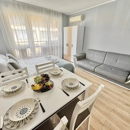 Sea Breeze With Balcony In Sveti Vlas