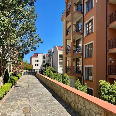 Sea Breeze With Balcony In Sveti Vlas